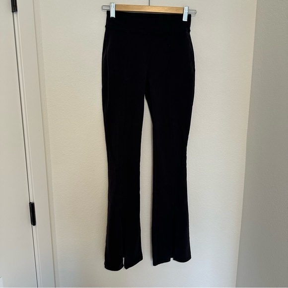 ALO Yoga Airbrush High-Waist Flutter Leggings Front Slit Black Size XS Women’s - Picture 2 of 12
